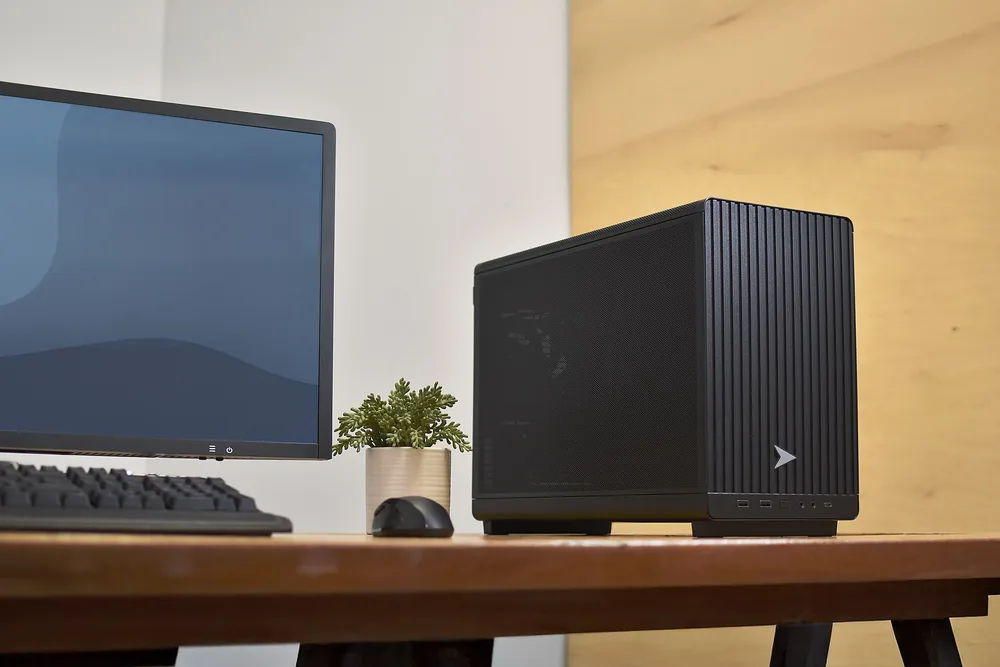 Рабочая станция ProMagix HD60 на офисном столе.
